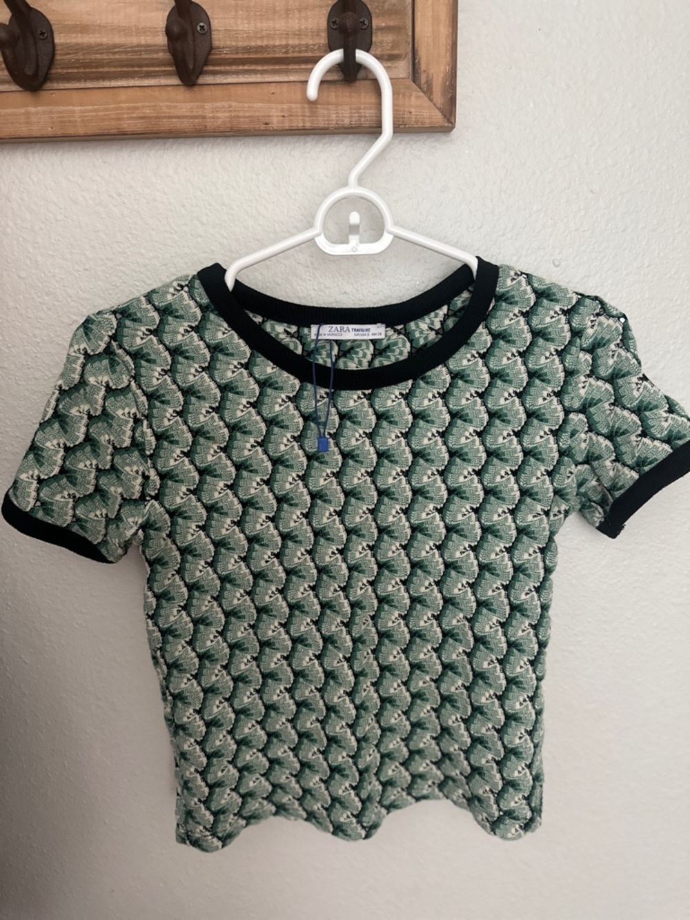 Zara Green and Cream Scallop-Pattern Short Sleeve Top with Black Trim
